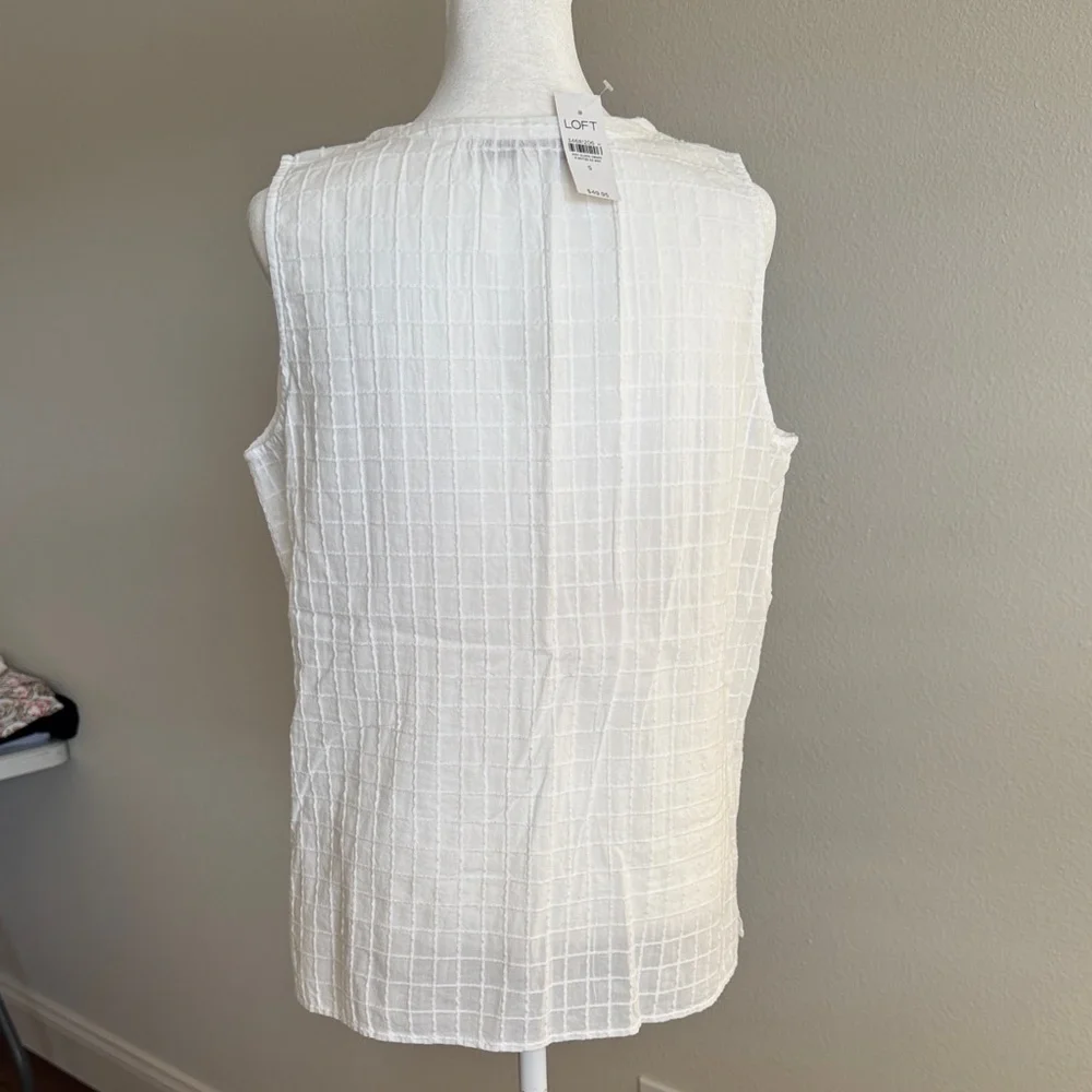 Sleeveless White Button-Up Women's Top - Picture 6 of 9